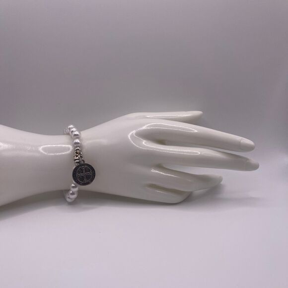 Women's Christian White Pearl Charm Pendant Beaded Bracelet - Picture 1 of 10